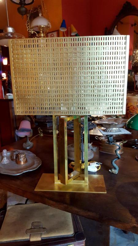 Lampada da tavolo in ottone con paralume metallico