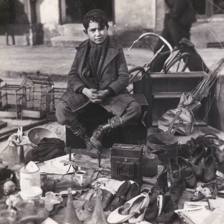 una foto d epoca del mercatino delle pulci a Parigi marché aux puces